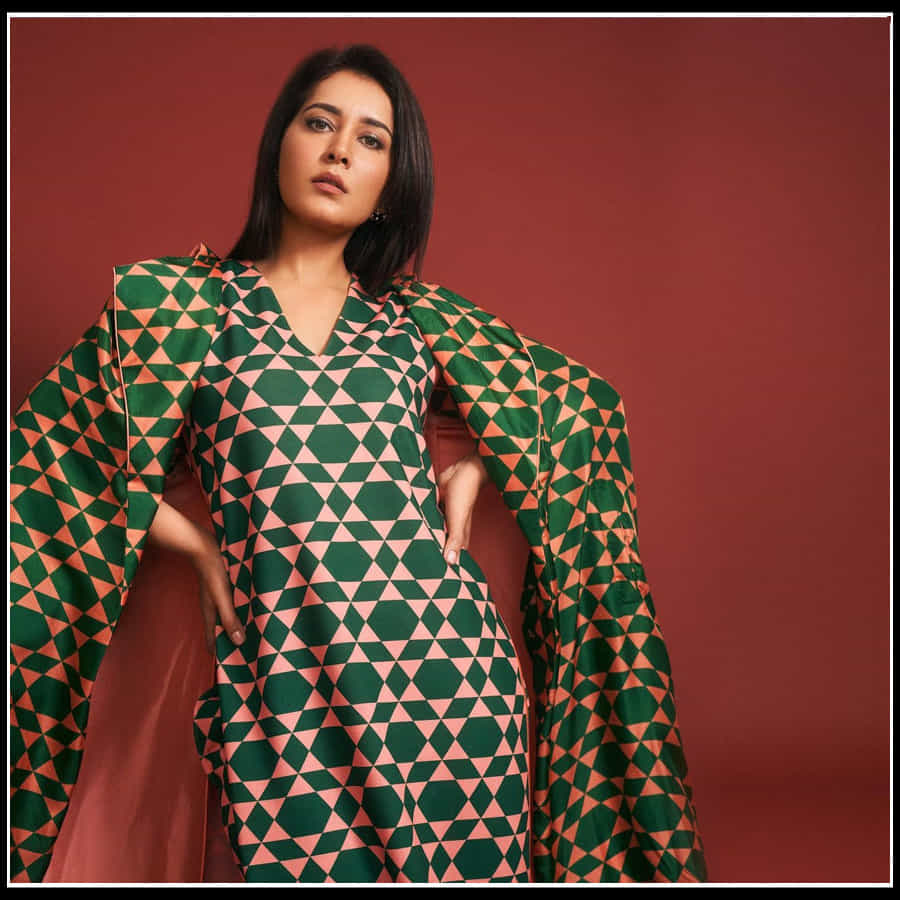 Raashi Khanna: కాళిదాసు రాసిన కావ్యంలా మెస్మరైజ్ చేస్తున్న నెమలికళ్ళ రాశి ఖన్నా..