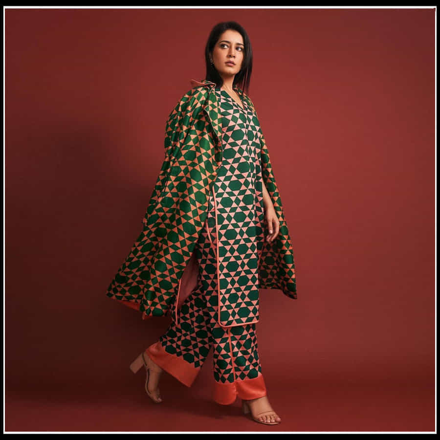 Raashi Khanna: కాళిదాసు రాసిన కావ్యంలా మెస్మరైజ్ చేస్తున్న నెమలికళ్ళ రాశి ఖన్నా..