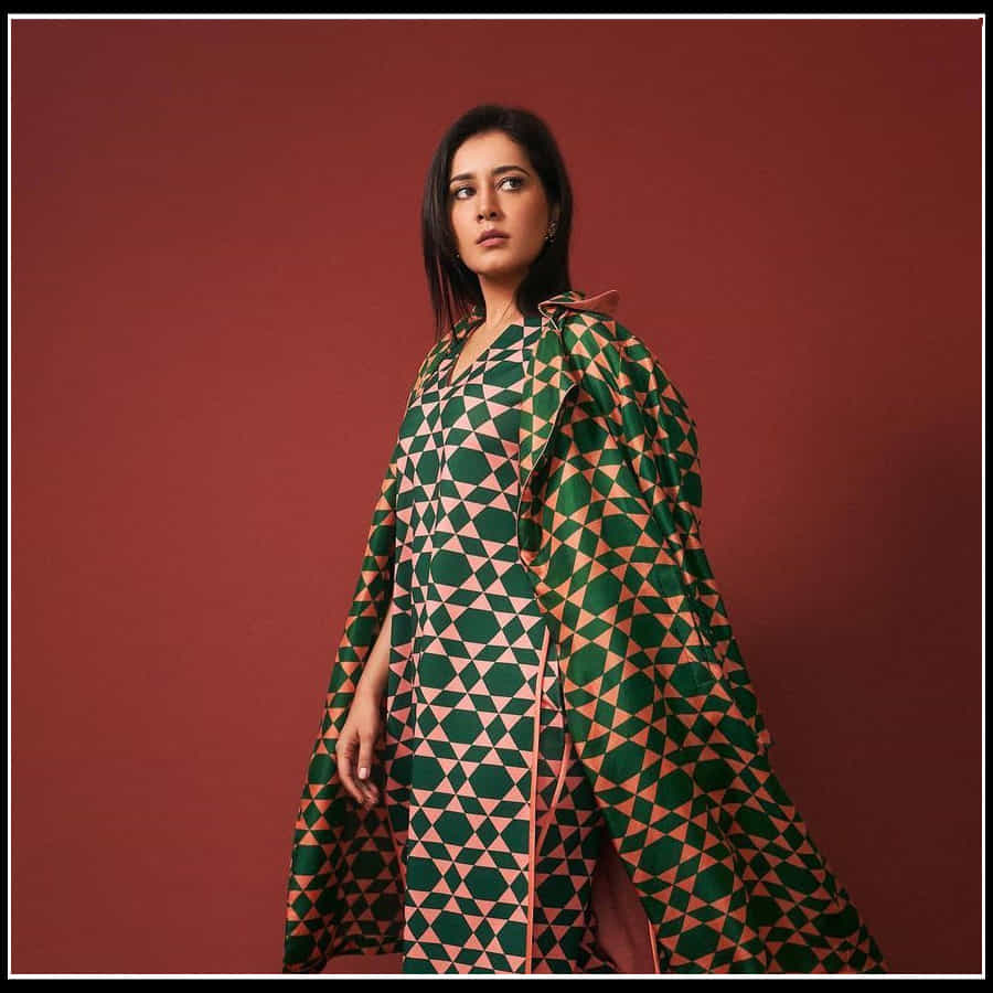 Raashi Khanna: కాళిదాసు రాసిన కావ్యంలా మెస్మరైజ్ చేస్తున్న నెమలికళ్ళ రాశి ఖన్నా..