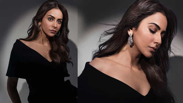 Rakul Preeth Singh: బ్లాక్ డ్రెస్లో రెచ్చిపోయిన పంజాబీ బ్యూటీ.. ధర తెలిస్తే మైండ్ బ్లాంకే..