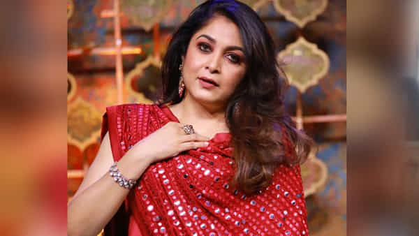 Ramya Krishnan: అప్పటికే స్టార్ హీరోయిన్ను.. కానీ ఆ ధైర్యం చేయలేకపోయాను.. రమ్యకృష్ణ కామెంట్స్..