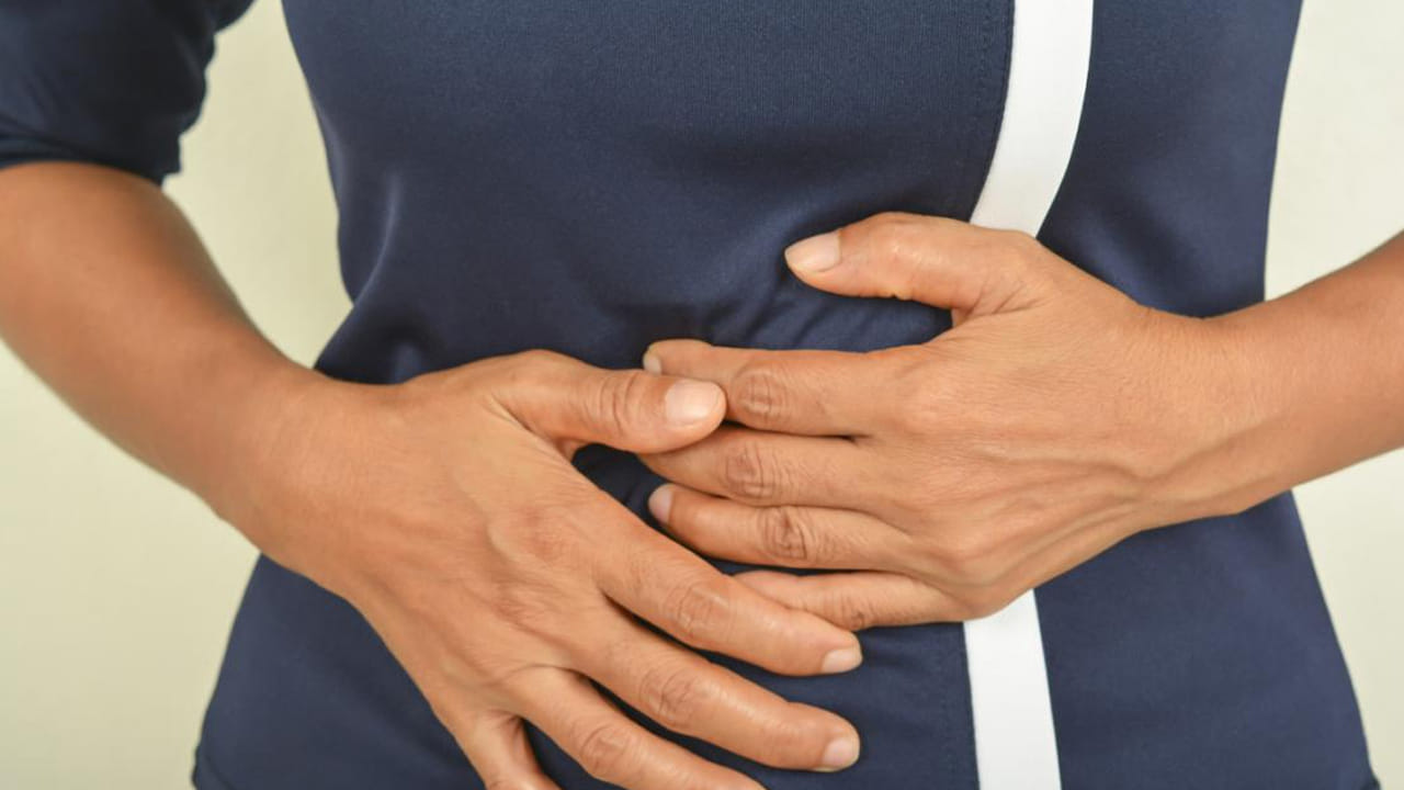 Viral: కడుపు నొప్పి వస్తోందని టానిక్ తాగిన యువతి.. కానీ అంతలోనే జరగాల్సింది జరిగిపోయింది.!