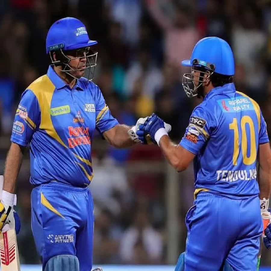 సచిన్ కెప్టెన్సీలో భారత్ తొలి రోడ్ సేఫ్టీ సిరీస్ను గెలుచుకున్న సంగతి తెలిసిందే. ఫైనల్లో ఇండియా లెజెండ్స్ 14 పరుగుల తేడాతో శ్రీలంక లెజెండ్స్పై విజయం సాధించింది. ఫైనల్లో యువరాజ్సింగ్, యూసుఫ్ పఠాన్ హాఫ్ సెంచరీలతో భారత్ లెజెండ్స్కు విజయాన్ని అందించారు.