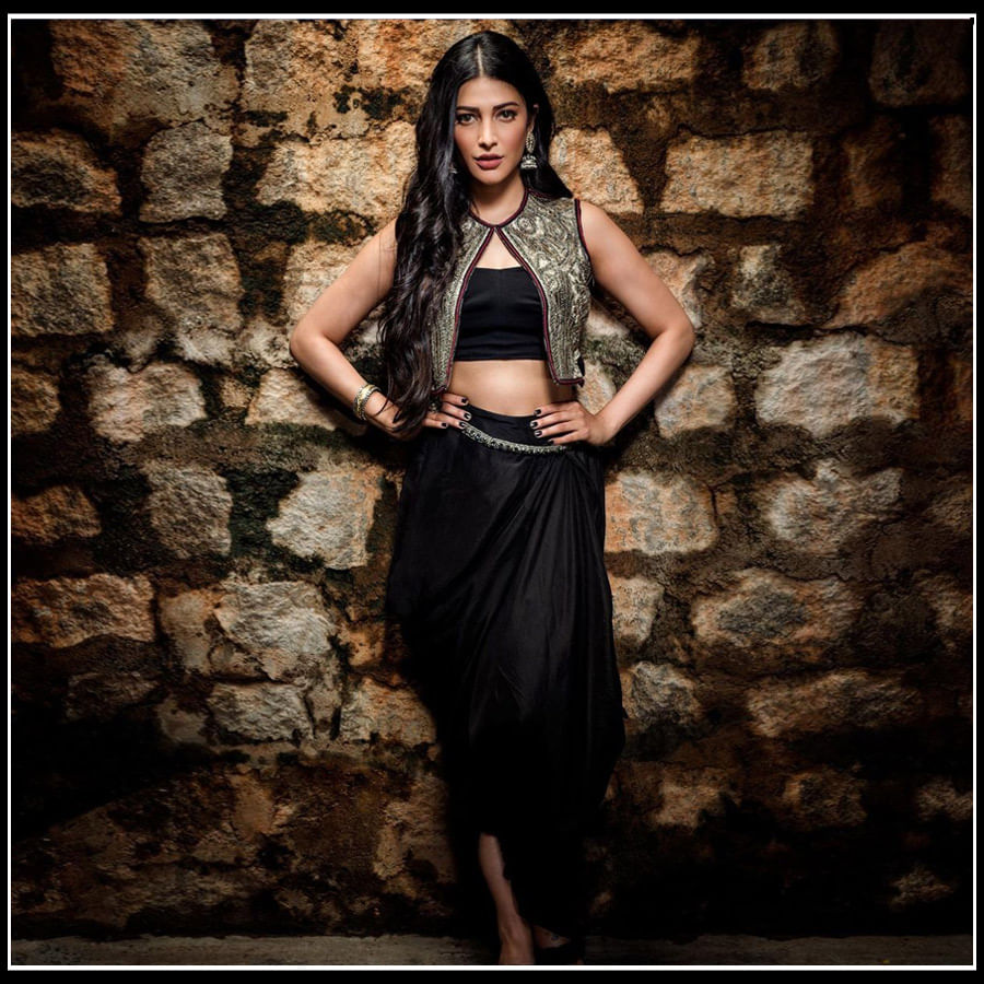 Shruti Haasan: చారడేసి కళ్ళతో మెస్మరైస్ చేస్తున్న శృతి..