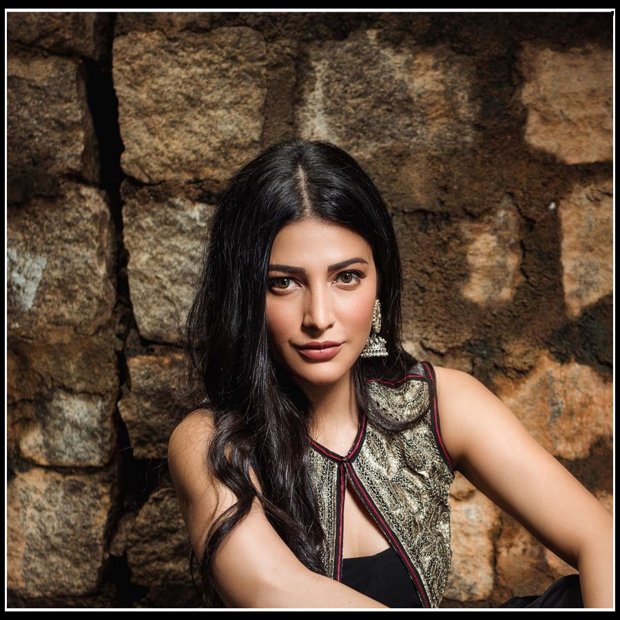 Shruti Haasan: చారడేసి కళ్ళతో మెస్మరైస్ చేస్తున్న శృతి..