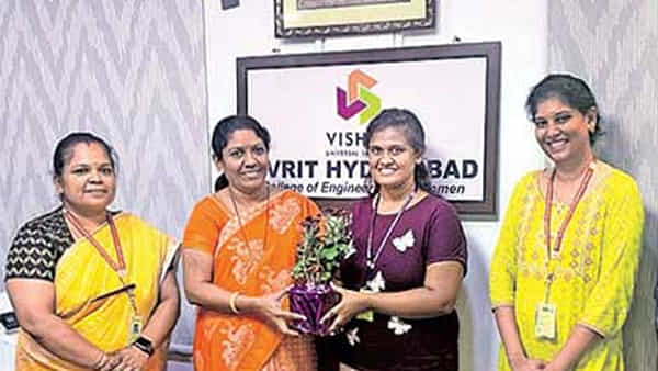 Hyderabad: బాచుపల్లి ఇంజనీరింగ్ విద్యార్ధినికి భారీ ప్యాకేజీతో జాబ్ ఆఫర్!