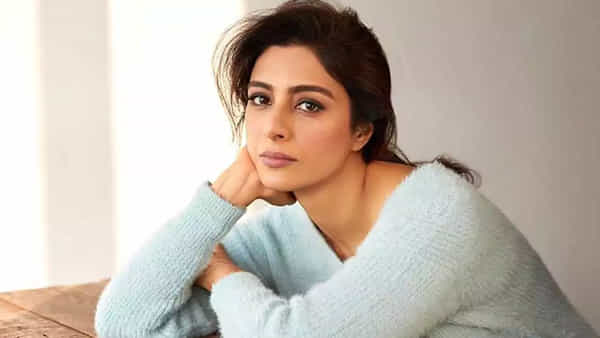 Actress Tabu: షూటింగ్లో ప్రమాదం.. తీవ్రంగా గాయపడిన హీరోయిన్ టబు..