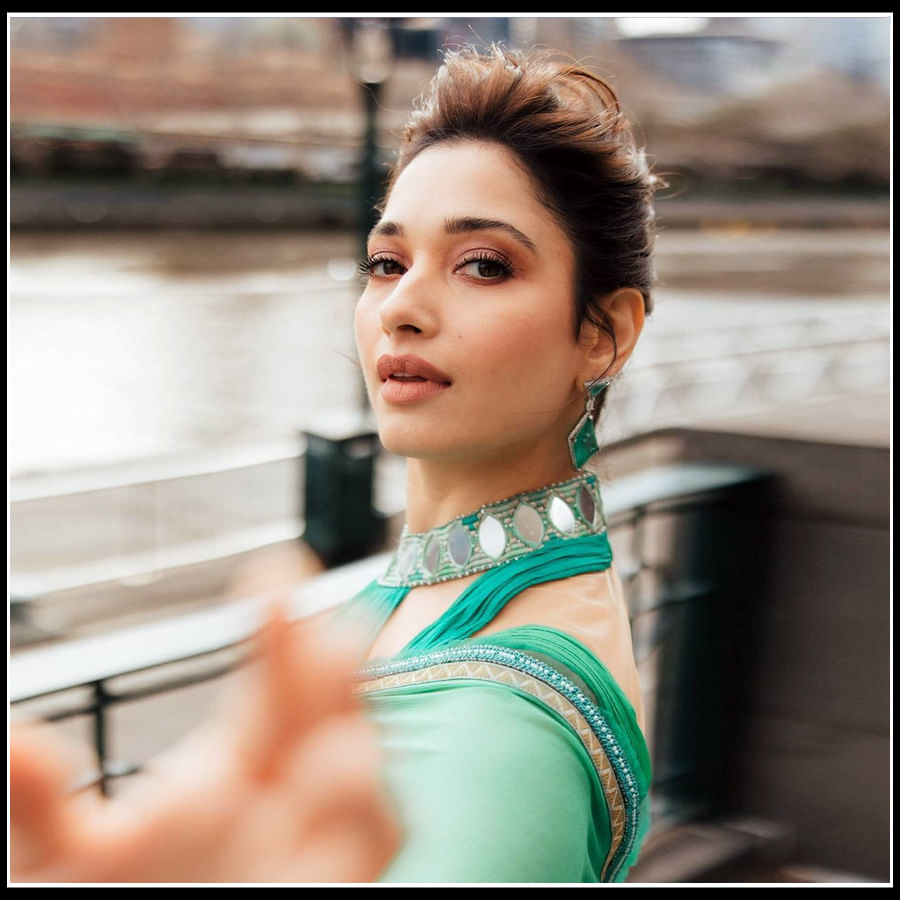 Tamannaah: విదేశీ రోడ్ల మీద చిందులేస్తున్న మిల్క్ బ్యూటీ తమన్నా ఫొటోస్..