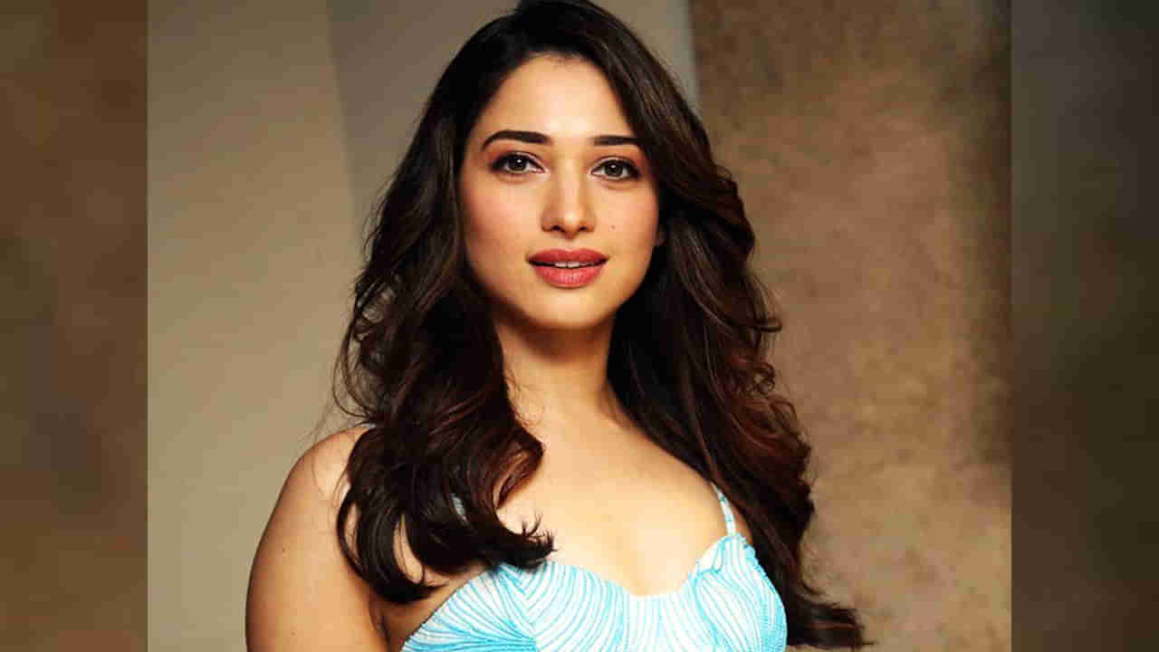 Tamannah: మిల్కీబ్యూటీ రేంజ్ మాములుగా లేదుగా.. తమన్నా హ్యాండ్‏బ్యాగ్‏ ధర తెలిస్తే మైండ్ బ్లాంకే..