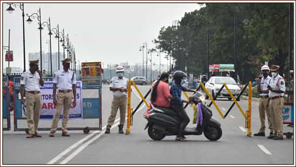 Traffic Restrictions: వాహనదారులకు అలర్ట్.. ట్యాంక్ బండ్పై ట్రాఫిక్ ఆంక్షలు.. ఎందుకో తెలుసా..?