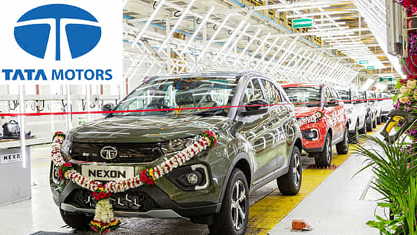 Tata Motors: దుమ్మురేపిన టాటా మోటార్స్.. జులైలో 51 శాతం పెరిగిన అమ్మకాలు..