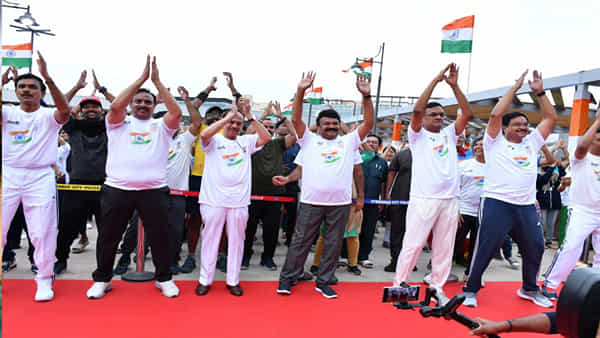 Viral Video: డీజే టిల్లు పాటకు ఉత్సాహంగా స్టెప్పులేసిన తెలంగాణ మంత్రులు, సీపీ ఆనంద్.. వైరలవుతోన్న వీడియో