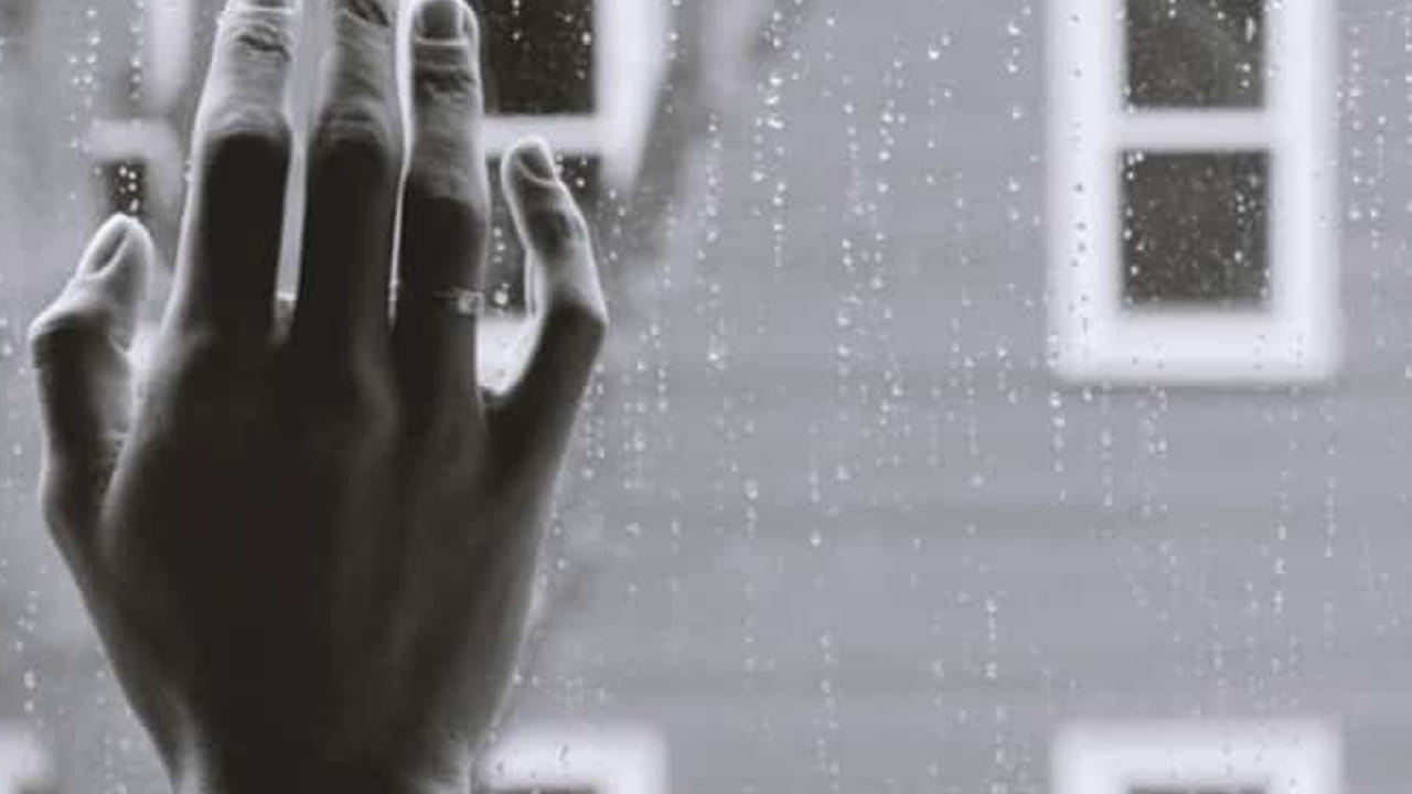 Telangana: పసిబిడ్డకు ఊపిరి పోసి పురిట్లోనే ఆయువు వదిలిన భార్య.. ఆ బాధను తట్టుకోలేక భర్త కూడా..