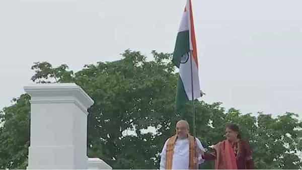 Har Ghar Tiranga: ఆసేతు హిమాచలం త్రివర్ణ పతాకమయం.. ఇంటిమీద జాతీయ జెండాను ఆవిష్కరించిన హోం మంత్రి అమిత్ షా, పలువురు ప్రముఖులు