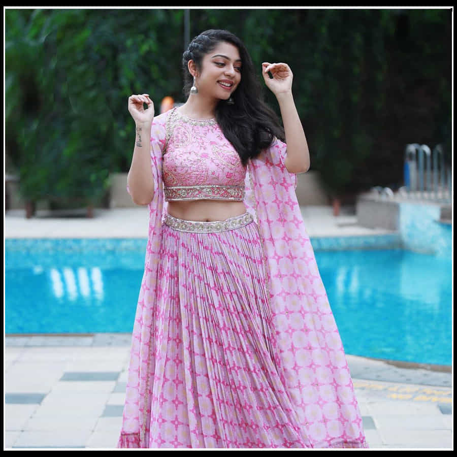 Varsha Bollamma: యువత మది సంబరాలకు కారణం అవుతున్న వర్ష బొల్లమ్మ సొగసులు.. 