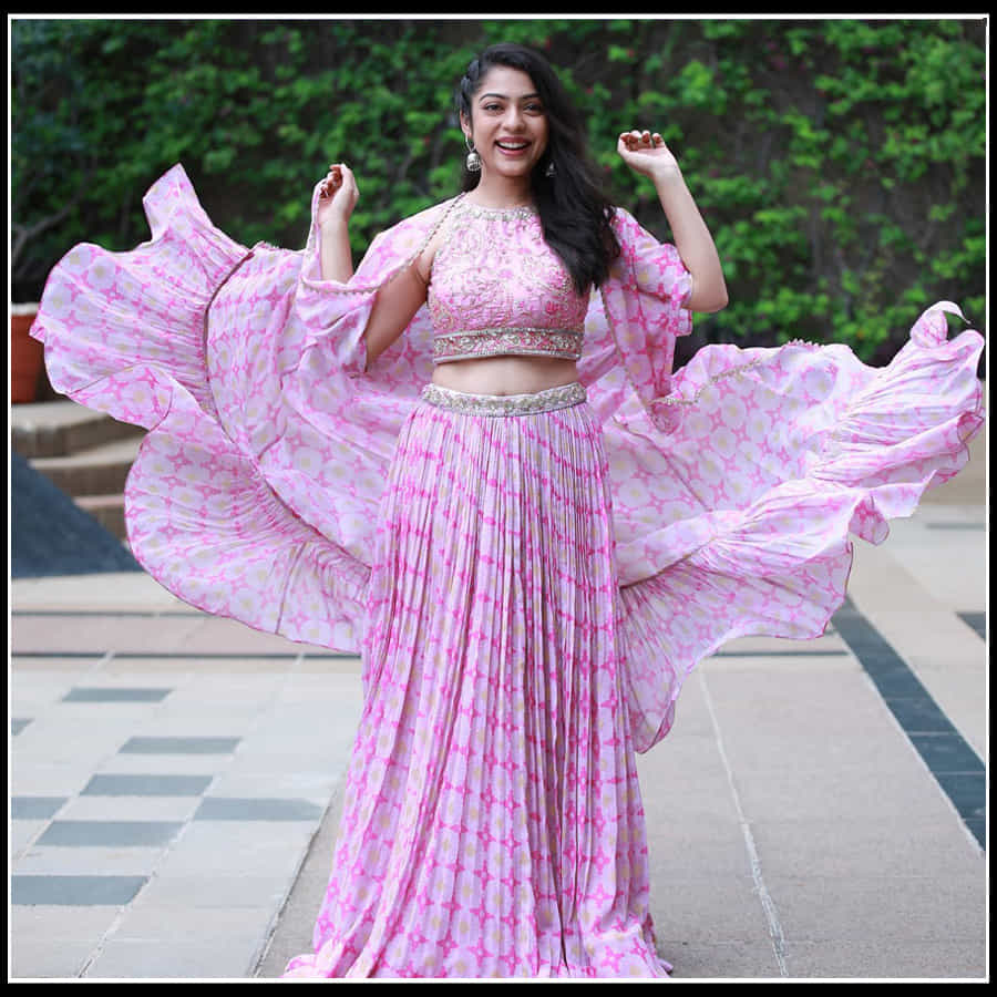 Varsha Bollamma: యువత మది సంబరాలకు కారణం అవుతున్న వర్ష బొల్లమ్మ సొగసులు.. 