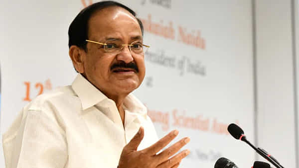 Andhra Pradesh: సభలో సస్పెండ్ అవ్వాలని ఎంపీలే కోరుకుంటారు.. మాజీ ఉపరాష్ట్రపతి వెంకయ్యనాయుడు ఆసక్తికర వ్యాఖ్యలు..