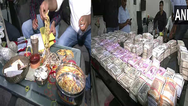 IT Raids: అధికారి ఇంట్లో ఐటీ సోదాలు.. భారీగా ఆస్తులు, బంగారం, కోట్ల నగదు స్వాధీనం..కొనసాగుతున్న నగదు లెక్కింపు