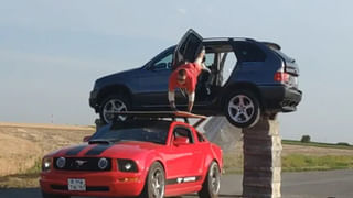 zelenskyy trolles: జెలెన్‌స్కీ ఫొటోషూట్‌ను ట్రోల్‌ చేస్తున్న నెటిజన్లు..  దేశం రగిలిపోతుంటే అవసరమా..?