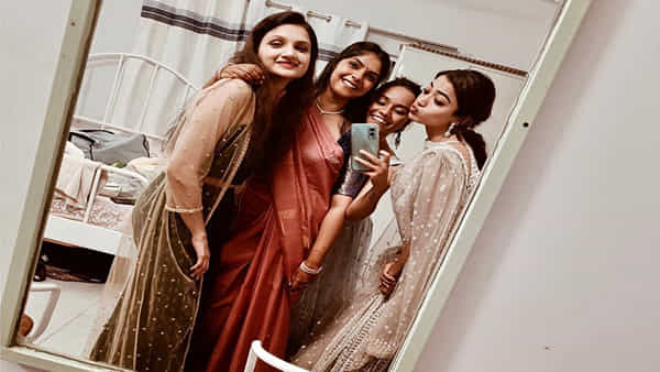Viral Photo: బుంగమూతి పెట్టుకుని ఫొటోకు పోజులిస్తోన్న ఈ స్టార్ నటి ఎవరో గుర్తుపట్టారా?