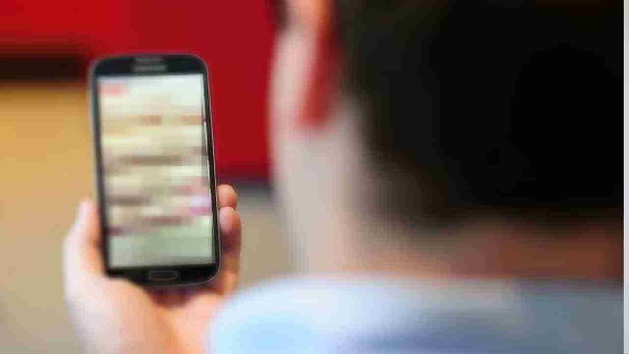 పోర్న్ సైట్లపై కేంద్రం కొరడా.. 67 సైట్లపై నిషేధం.. వెంటనే అమలు చేయాలని ఆదేశం