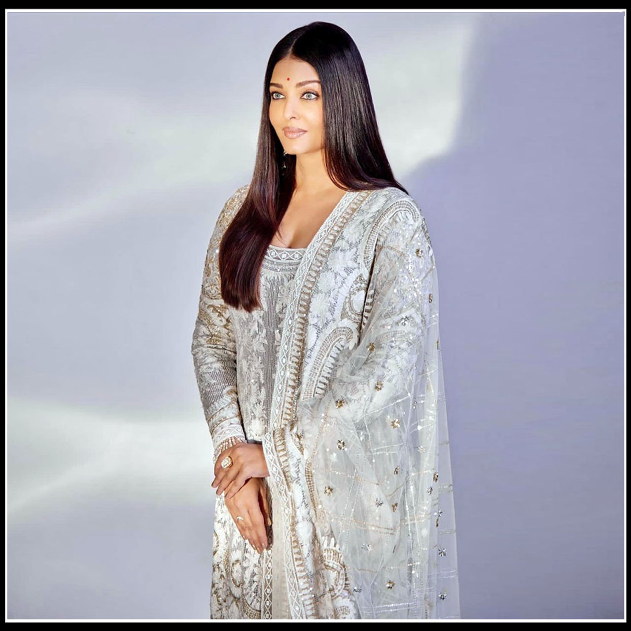 Aishwarya Rai Bachchan: కళ్లు తిప్పుకోనివ్వని అందంతో మెరిసిపోతున్న ఐశ్వర్య రాయ్..