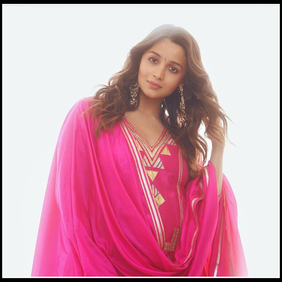 Alia Bhatt: నిండు చందమామలా చూపుతోనే మాయ చేయకు చెలియా 'అలియా'.. 