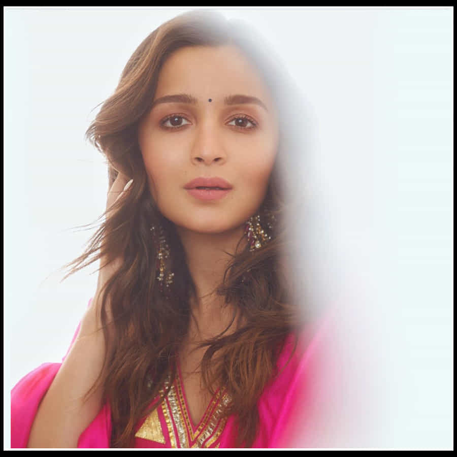 Alia Bhatt: నిండు చందమామలా చూపుతోనే మాయ చేయకు చెలియా 'అలియా'..