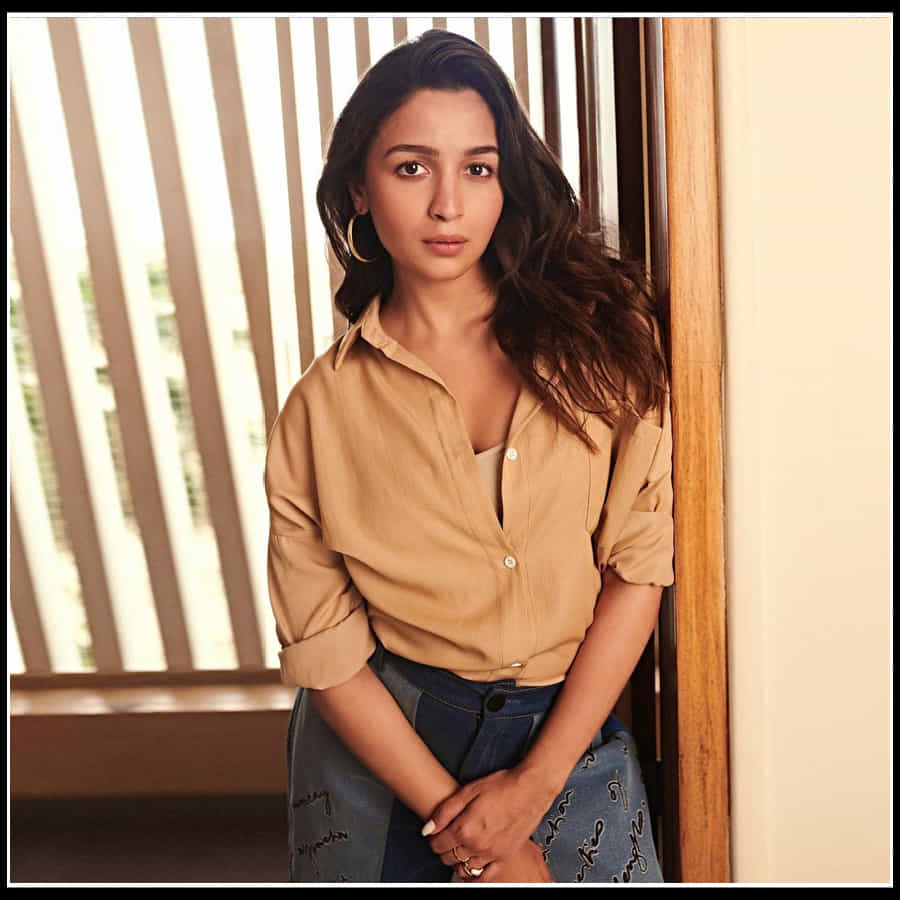 Alia Bhatt: నిండు చందమామలా చూపుతోనే మాయ చేయకు చెలియా 'అలియా'..