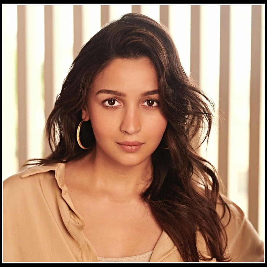 Alia Bhatt: నిండు చందమామలా చూపుతోనే మాయ చేయకు చెలియా 'అలియా'.. 