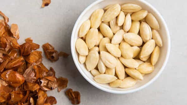 Almond Peels: బాదం తిని తొక్కలను పడేస్తున్నారా? ఈ అద్భుత ప్రయోజనాలు తెలిస్తే అస్సలు ఆ పని చేయరు..
