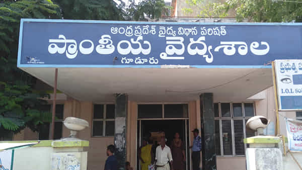 TV9 Impact: టీవీ9 కథనాలతో అంబులెన్స్ మాఫియాపై యాక్షన్.. గూడూరు ప్రభుత్వాస్పత్రి అధికారులకు వార్నింగ్