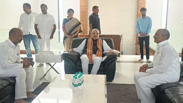 Amit Shah: ఈటల రాజేందర్ నివాసానికి కేంద్ర హోంమంత్రి అమిత్ షా.. రాజకీయ ఆసక్తి రేపుతున్న ఏకాంత చర్చ..!