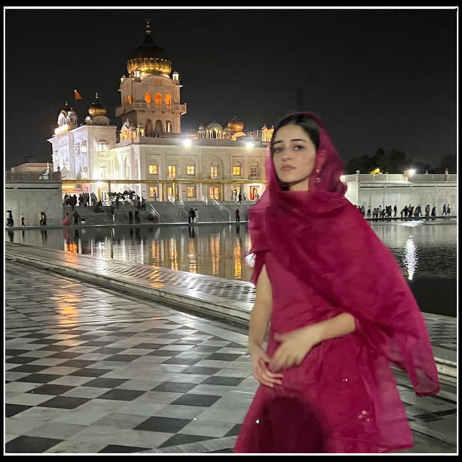 Ananya Panday: టెంపుల్స్ చుట్టూ తిరుగుతున్న బాలీవుడ్ భామ అనన్య పాండే..