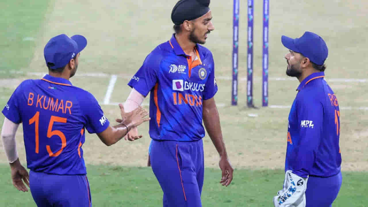 Arshdeep Singh: కుక్కలు మొరుగుతుంటాయ్.. పట్టించుకోవద్దు.. టీమిండియా పేసర్కు స్టార్ బాక్సర్ బాసట