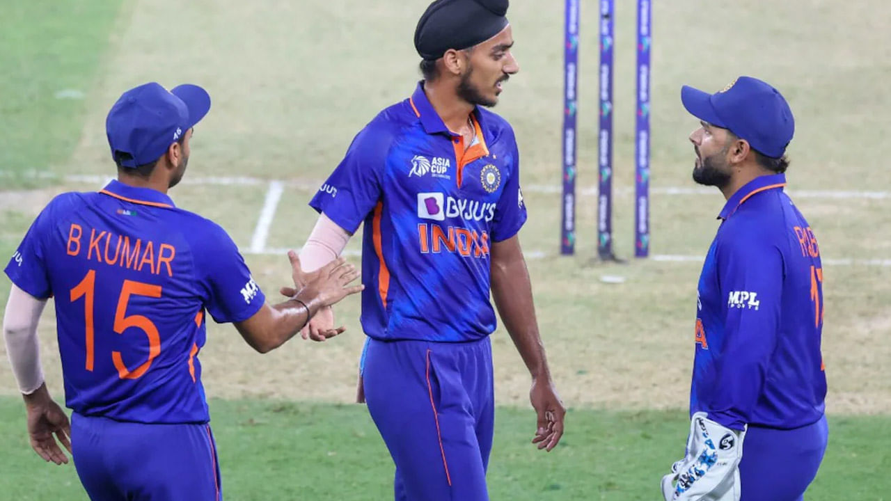 Arshdeep Singh: కుక్కలు మొరుగుతుంటాయ్.. పట్టించుకోవద్దు.. టీమిండియా పేసర్కు స్టార్ బాక్సర్ బాసట