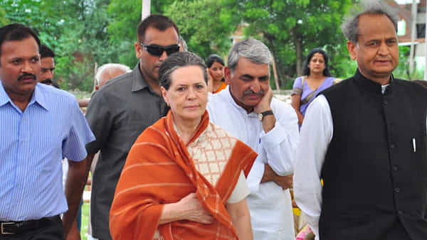 Rajasthan Political Crisis: ఢిల్లీకి చేరిన రాజస్థాన్ రాజకీయం.. సీఎం గెహ్లాట్కు క్లీన్చిట్ ఇచ్చిన అధిష్టానం దూతలు