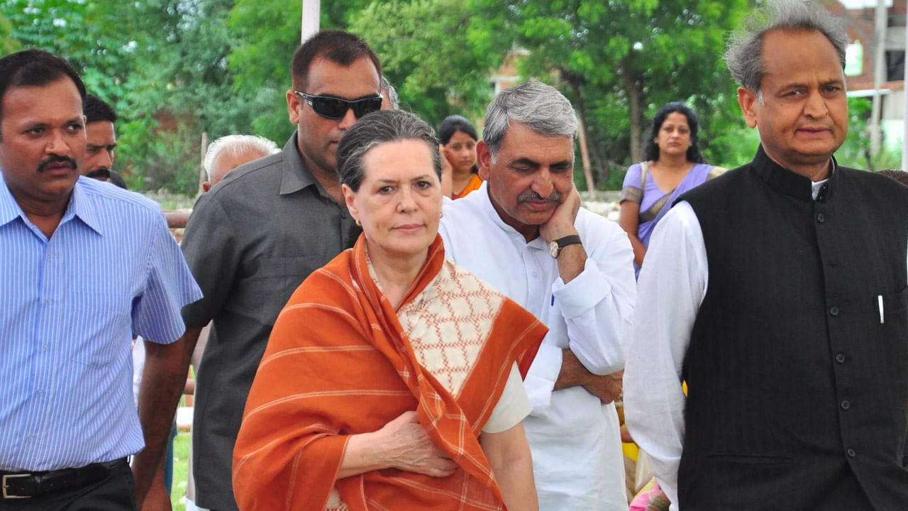 Rajasthan Political Crisis: ఢిల్లీకి చేరిన రాజస్థాన్‌ రాజకీయం.. సీఎం గెహ్లాట్‌కు క్లీన్‌చిట్‌ ఇచ్చిన అధిష్టానం దూతలు