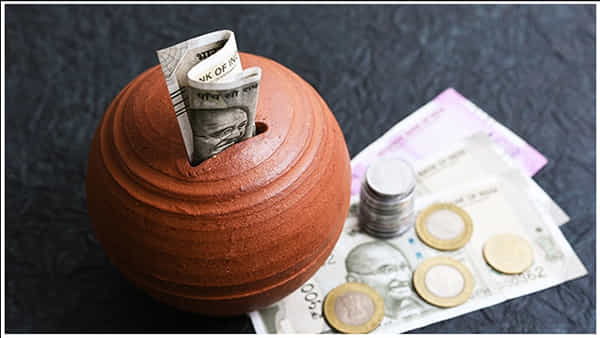 Savings: పొదుపు జీవితంలో భాగం కాకపోతే ఈ సమస్యలు తప్పవు.. సేవింగ్స్ కోసం సింపుల్ టిప్స్..