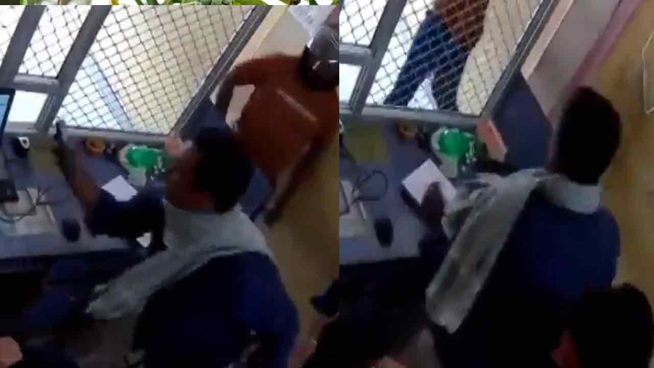 Video Viral: ఇదేం దొంగతనం రా బాబూ.. బ్యాంకులో చొరబడి.. ఏం ఎత్తుకెళ్లారో తెలిస్తే పడీ పడీ నవ్వాల్సిందే