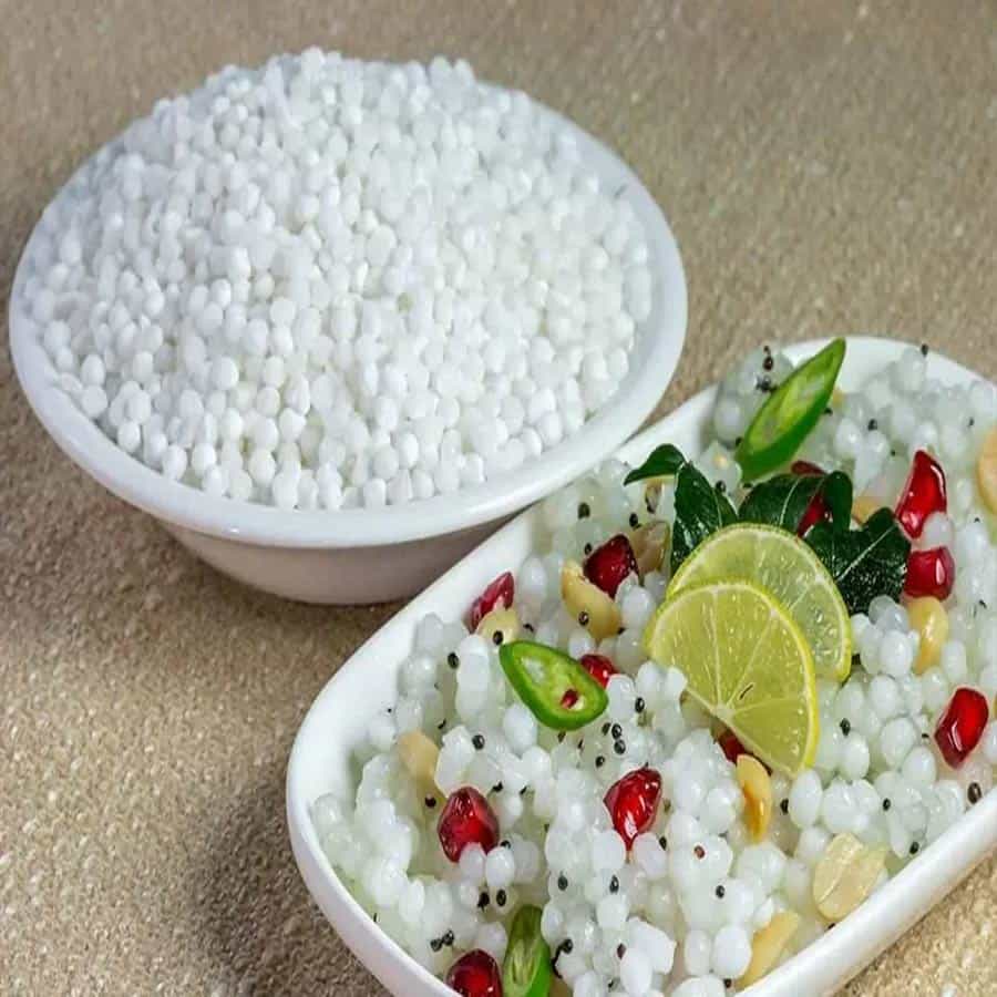  సగ్గుబియ్యం ఖిచిడీలో కేలరీలు చాలా తక్కువ. దీన్ని తీసుకోవడం వల్ల వేగంగా బరువు తగ్గుతారు. మీరు బరువును తగ్గడానికి డైట్ ను పాటిస్తుంటే.. తినే ఆహారపదార్ధాల్లో సగ్గుబియ్యం ఖిచిడీని చేర్చుకోవచ్చు.