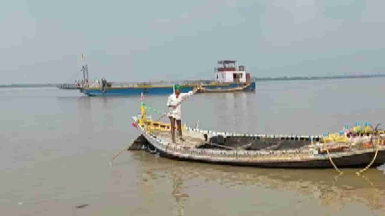 Bihar Boat Sank in Ganga: బీహార్‌లో ఘోర పడవ ప్రమాదం.. 10 మంది గల్లంతు.. 45 మంది సేఫ్..!