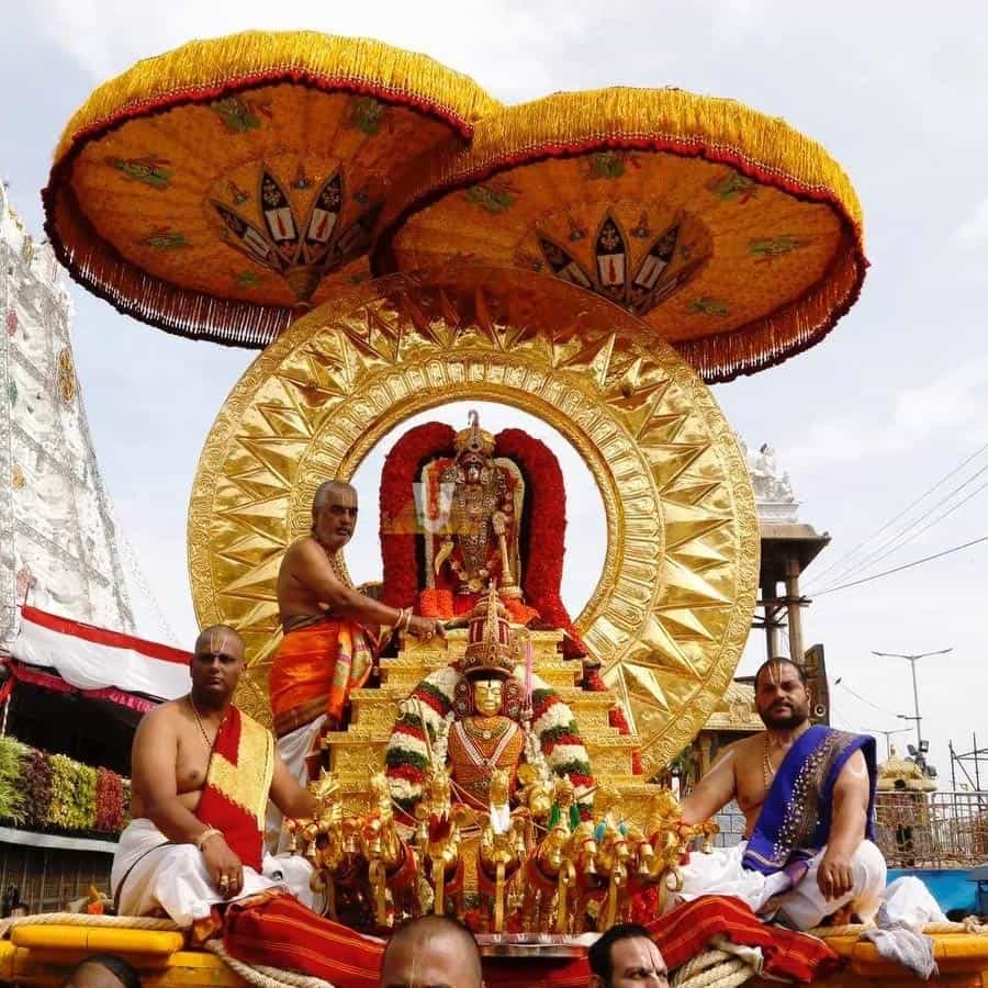  బ్రహ్మోత్సవాల్లో ఏడో రోజు ఉదయం వెంకన్న సూర్యప్రభవాహనంలో ఊరేగుతారు. సాయంత్రం చంద్రప్రభ వాహనం మీద ఊరేగుతూ భక్తులకు దర్శనమిస్తారు. 
