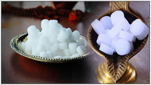 Health News: కర్పూరంలోని అద్భుతమైన గుణాలతో ఈ ఆరోగ్య సమస్యలు తగ్గించుకోండి..!