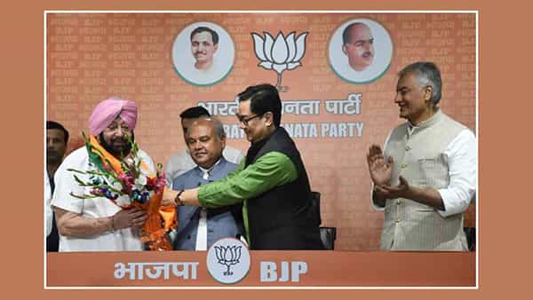 BJP: బీజేపీలో చేరిన పంజాబ్ మాజీ సీఎం కెప్టెన్ అమరీందర్ సింగ్.. తన భార్య మాత్రం కాంగ్రెస్లోనే..