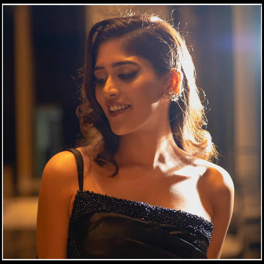 Chandini Chowdary: బ్లాక్ డ్రస్ లో చాందిని అందాలు వేరే లెవల్ అంతే..