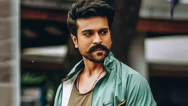 Ram Charan: అదిరిపోయిన రామ్ చరణ్ నయా లుక్.. రాజసం ఉట్టిపడేలా ఉన్న చెర్రీ..