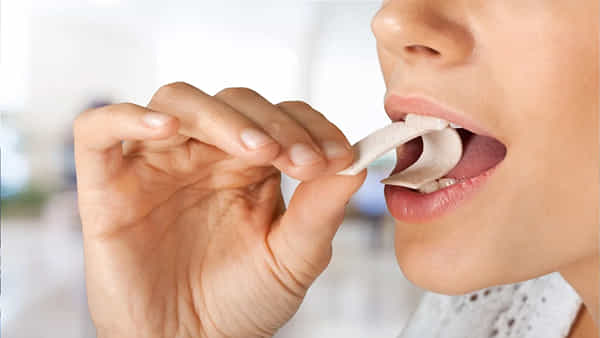 Chewing Gum: చూయింగ్ గమ్ నమలడం వల్ల బరువు తగ్గుతారా? నిపుణులు ఏమంటున్నారంటే?