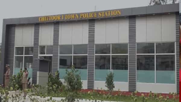 Andhra Pradesh: లాడ్జీలో వ్యక్తి దారుణ హత్య.. ఆ వ్యవహారమే కారణమని భావిస్తున్న పోలీసులు..