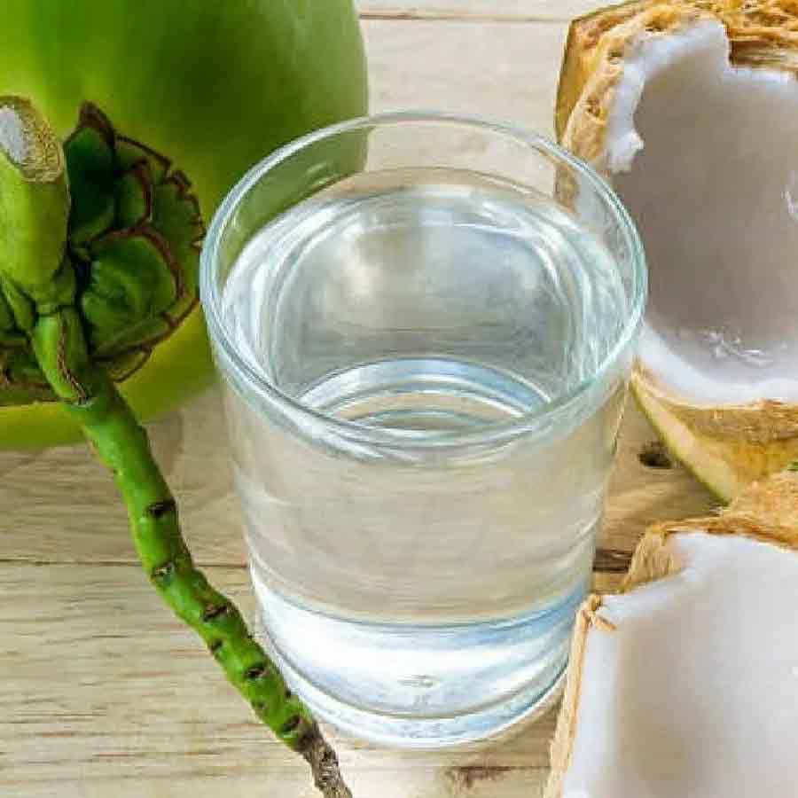 కొబ్బరి నీళ్లు ఎక్కువగా తాగడం వల్ల కలిగే నష్టాల్లో మరొకటి.. ఇవి తాగిన తర్వాత కడుపు నిండుగా అనిపించడం. ఫలితంగా కడుపు నొప్పి, గ్యాస్ సమస్యలు వస్తాయి. 